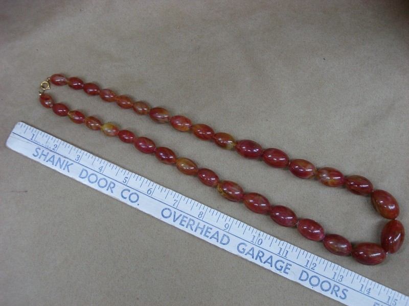Vintage 1960s-70s graduated lucite bead necklace in mottled brown and beige