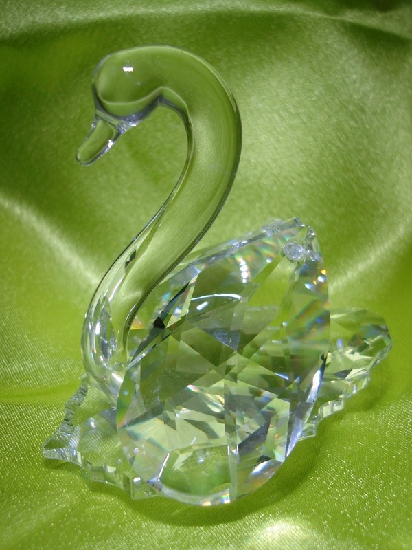 Rare unmarked Swarovski crystal swan figurine