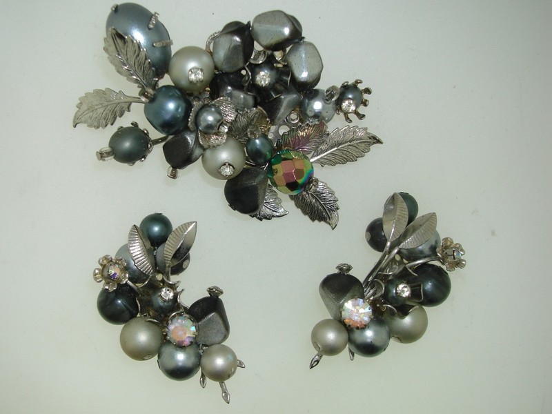 Vintage 1950s-60s silver-tone rhinestone and AB bead pin and earring set in gray, black, and aurora borealis.