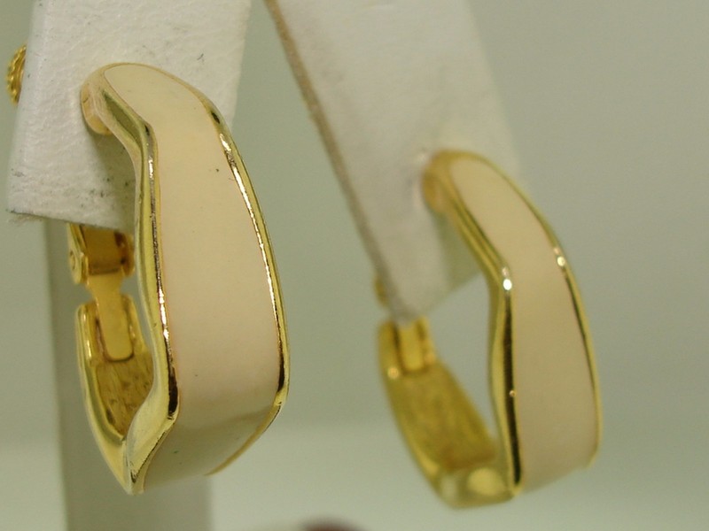 Vintage 1965 Goldiete Creme Enamel Gold Earrings