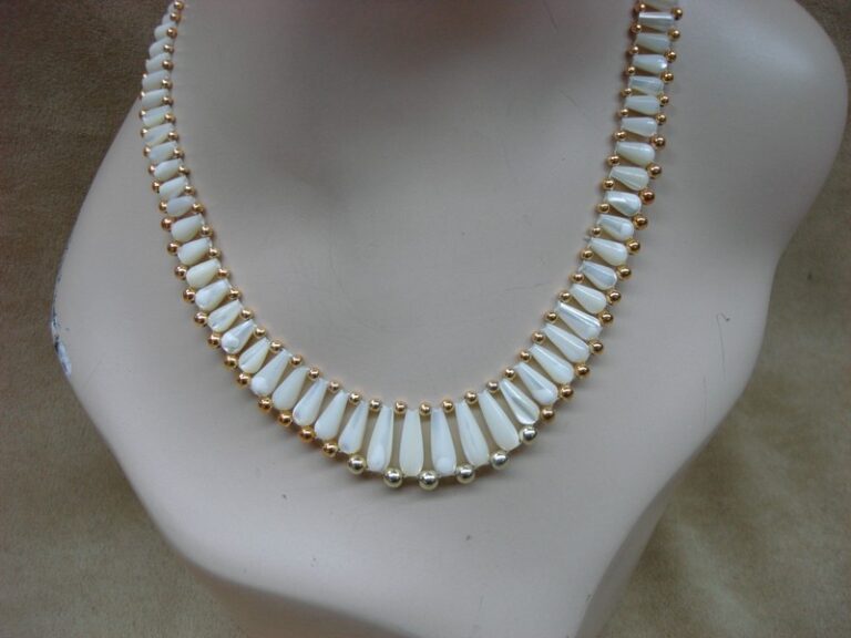 Vintage 1960s-70s Mother of Pearl and Gold Bead Tear Drop Necklace