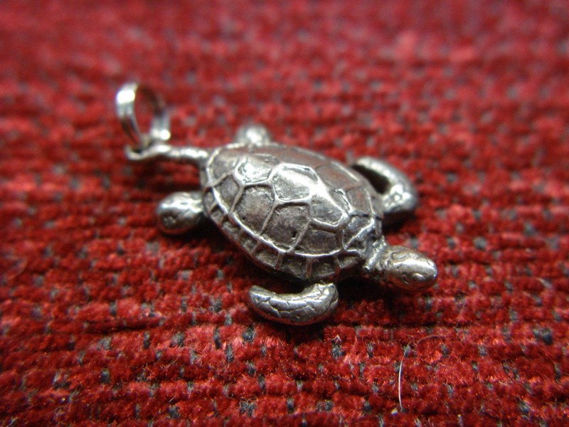 Vintage sterling silver sea turtle pendant charm with detailed design