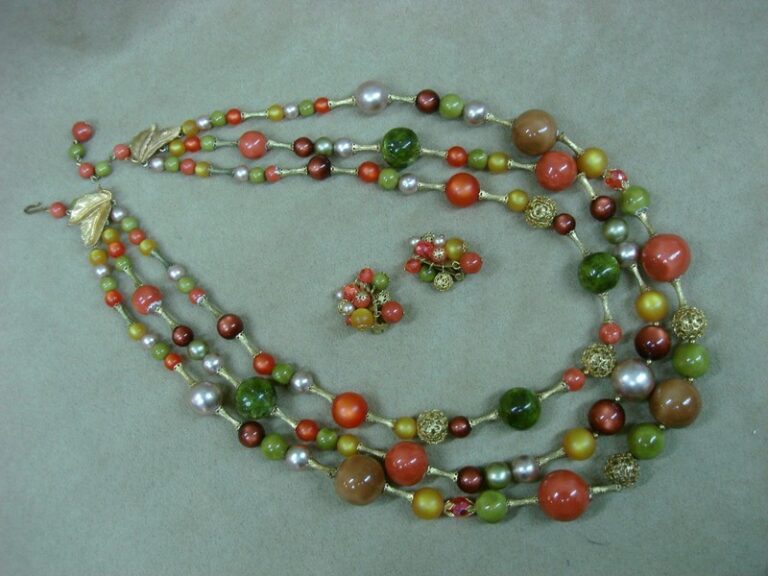 Vintage 1950s-60s Lucite Bead Necklace and Earrings Set