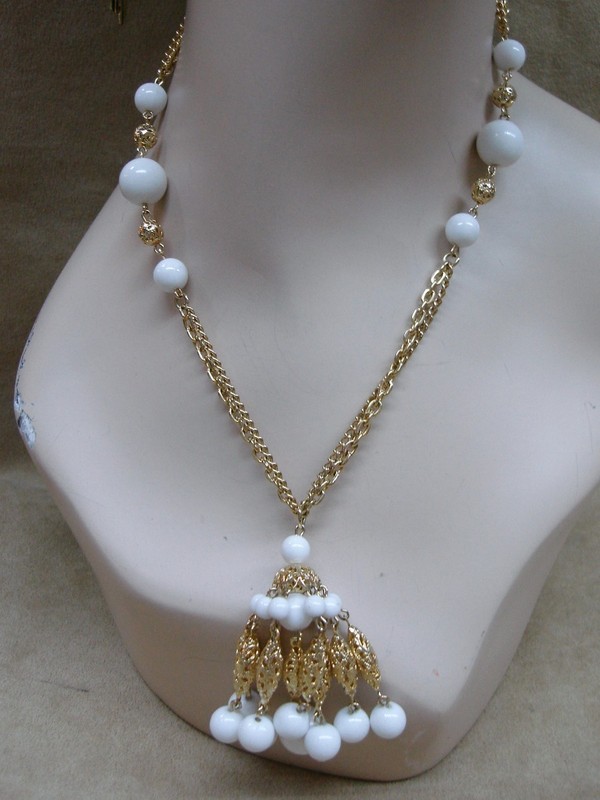 Vintage 1960s-70s gold tone filigree lucite bead necklace