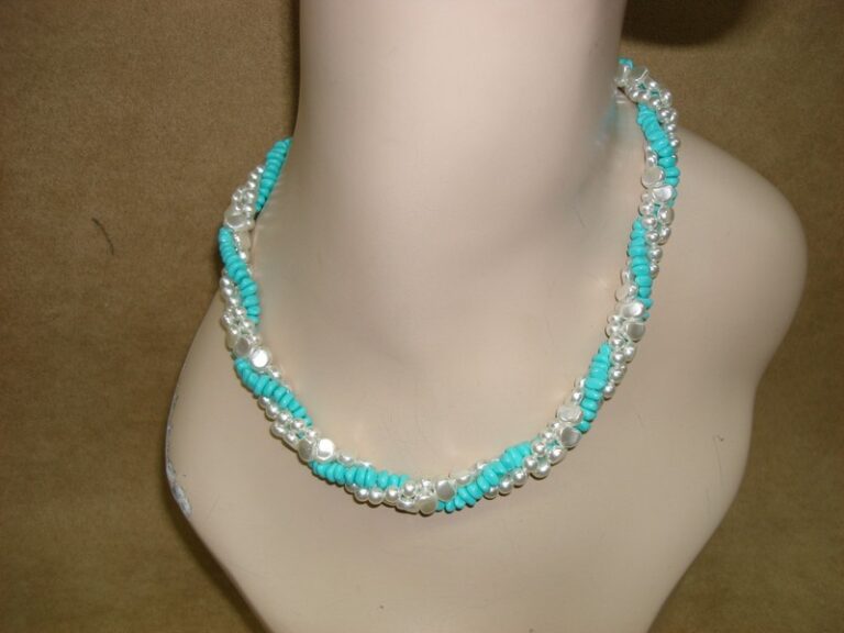 Vintage 1970s-80s iridescent white and turquoise lucite choker necklace