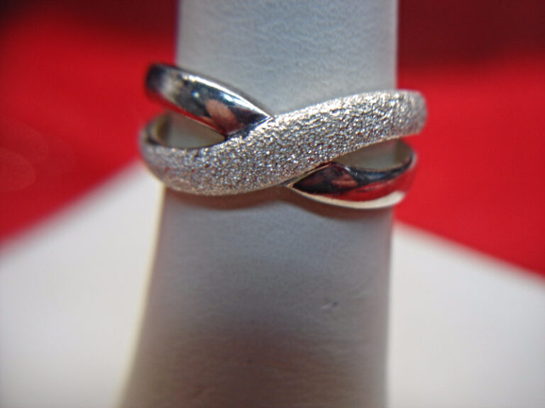 Sterling silver ring with X motif and stippling detail, size 8 3/4