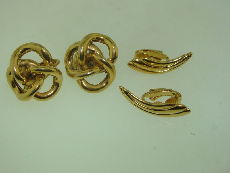 Vintage 1960s Crown Trifari gold-tone earrings (2 pairs)