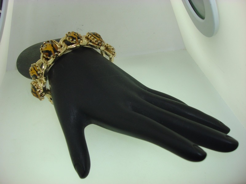 Faceted amber tiger stripe glass stretch bracelet with gold-tone links