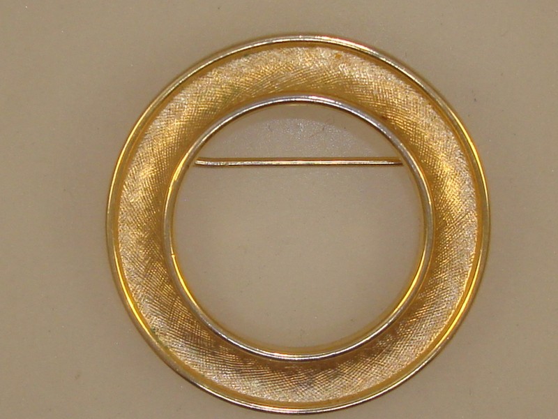 Vintage Crown Trifari Brushed Gold Circle Pin (1940s-1955)