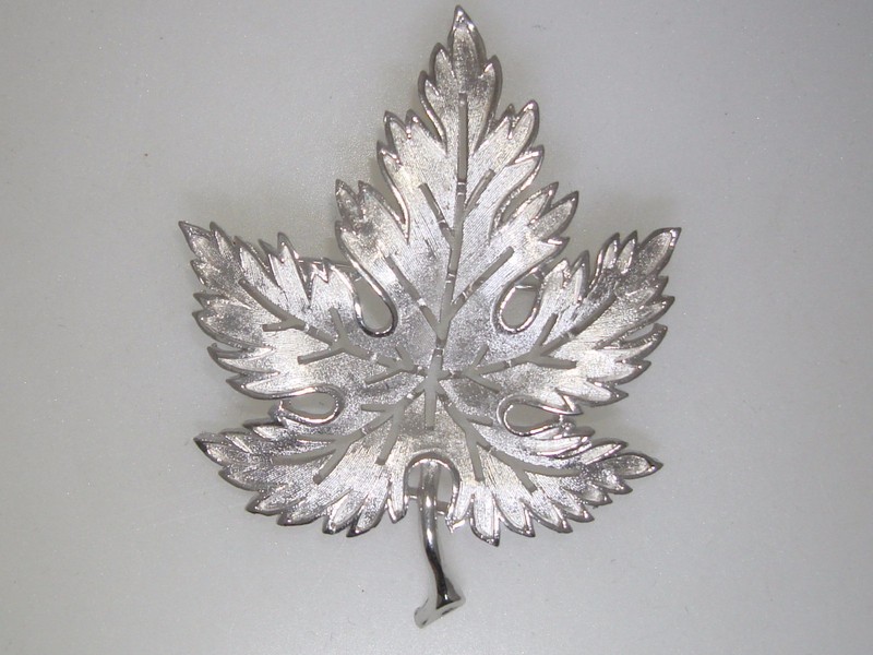 Vintage 1960s Crown Trifari silver oak leaf brooch