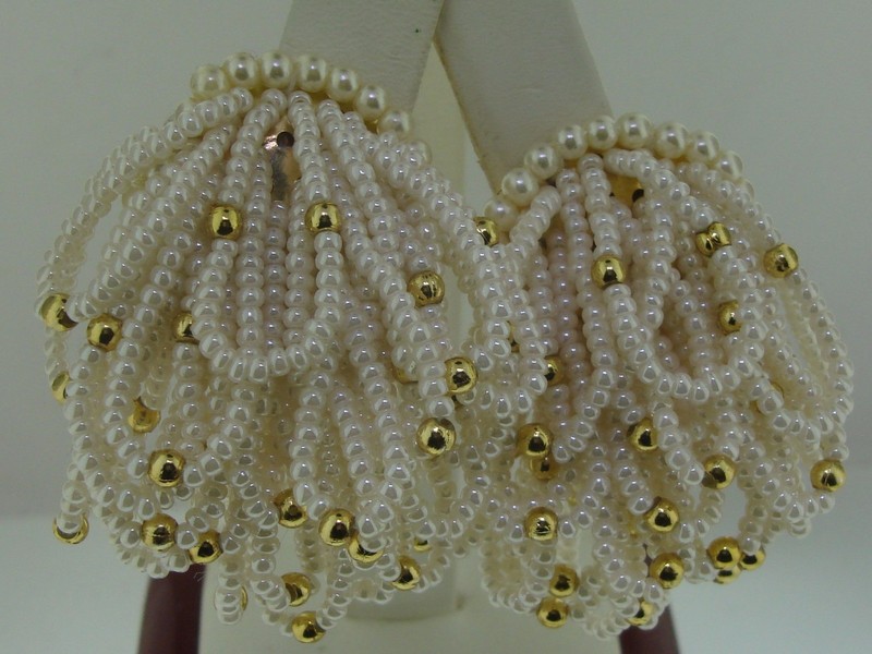 Vintage 1970s-80s cream faux pearl cluster clip-on earrings