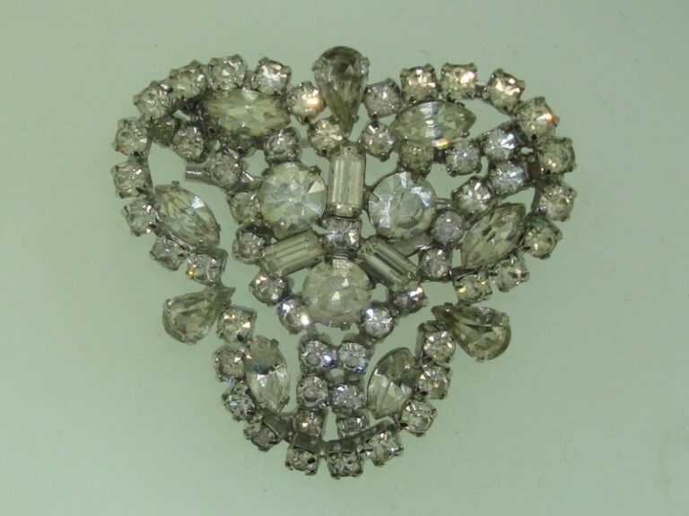 Vintage 1940s rhinestone brooch pin with foiled glass stones