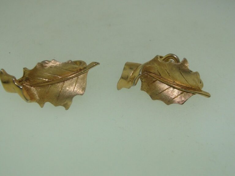 Vintage Crown Trifari gold tone leaf clip-on earrings