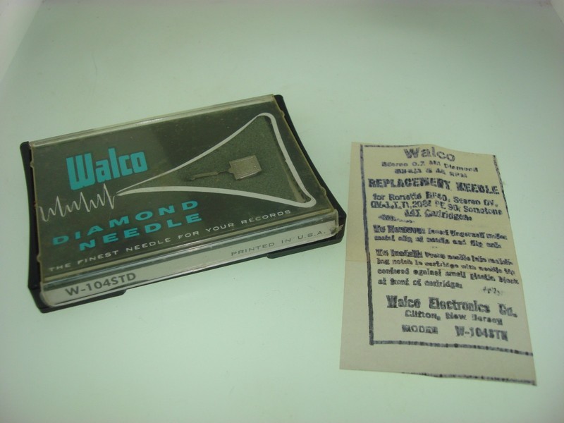 Vintage Walco W-104STD diamond turntable needle in original case with warranty