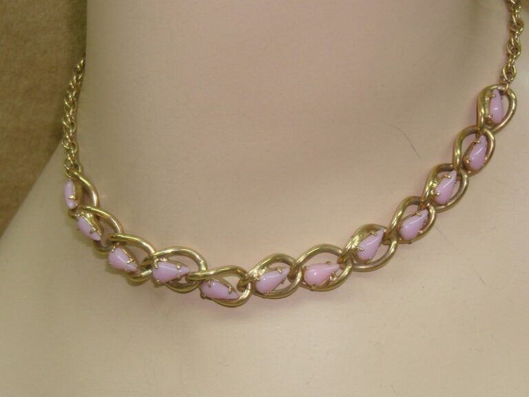 Vintage pink glass choker necklace from the 1940s-1950s