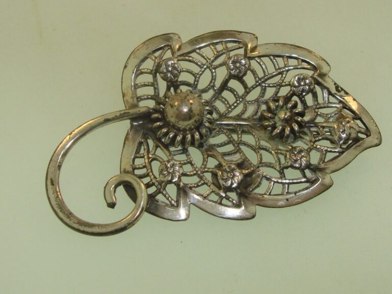 Vintage Sterling Silver Filigree Leaf Pin Brooch