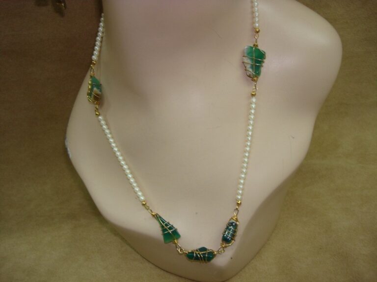 Vintage freshwater pearl and chrysoprase necklace