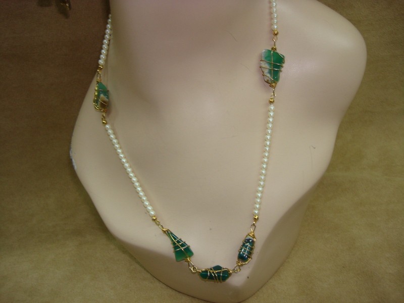 Vintage freshwater pearl and chrysoprase necklace