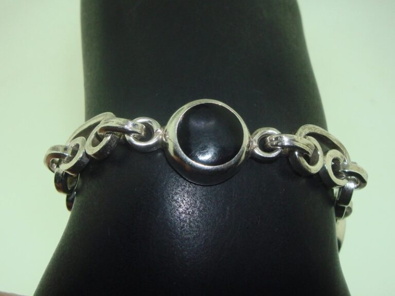 Vintage 1970s-80s Mexico sterling silver onyx bracelet