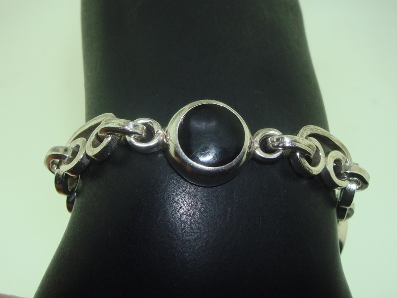Vintage 1970s-80s Mexico sterling silver onyx bracelet