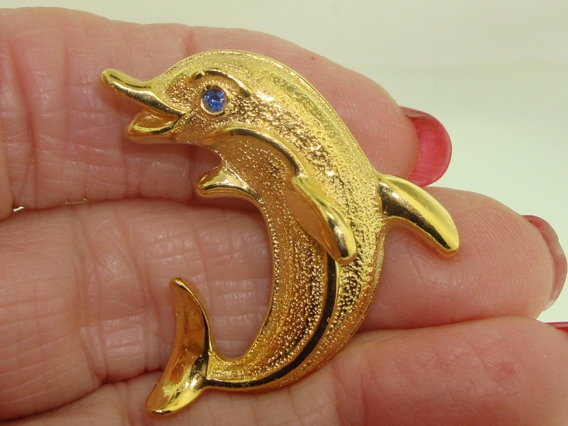 Vintage 1970s Gerry's gold-tone smiling dolphin pin with blue rhinestone eye