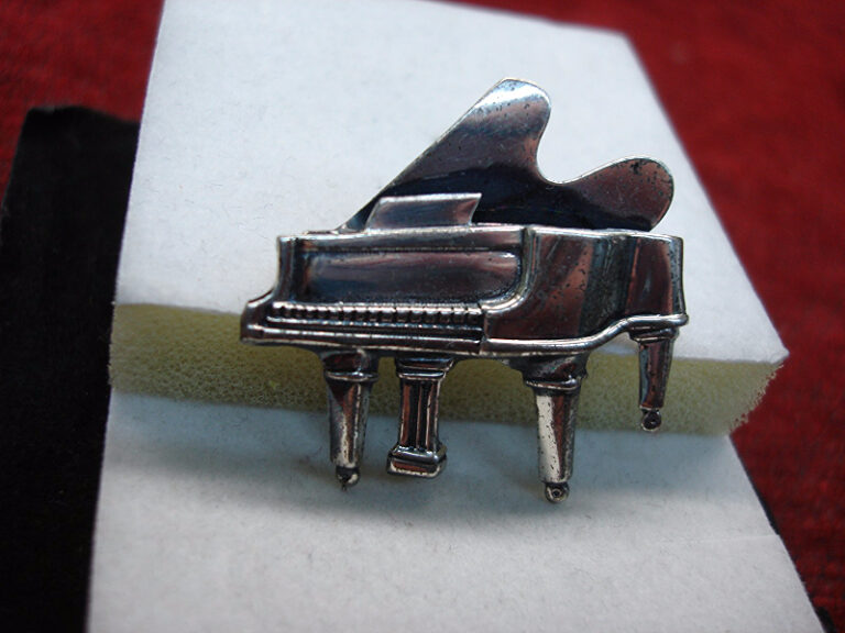 Vintage Beau Sterling Silver Piano Pin