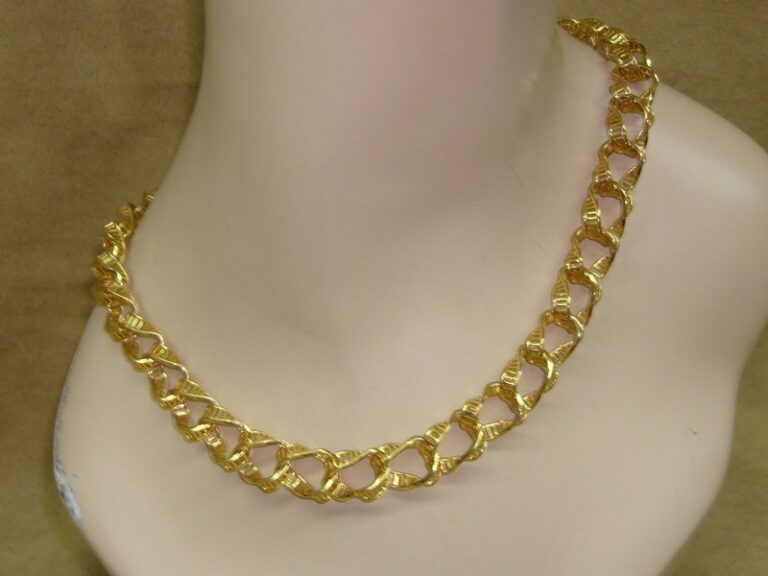Vintage 1980s Monet gold-tone open work link necklace