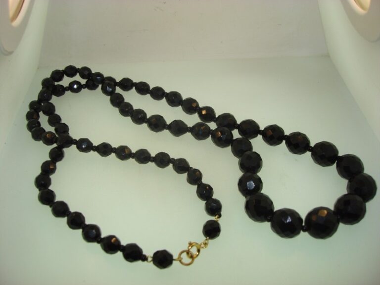 Vintage black glass beaded necklace with graduated design, 1940s-50s