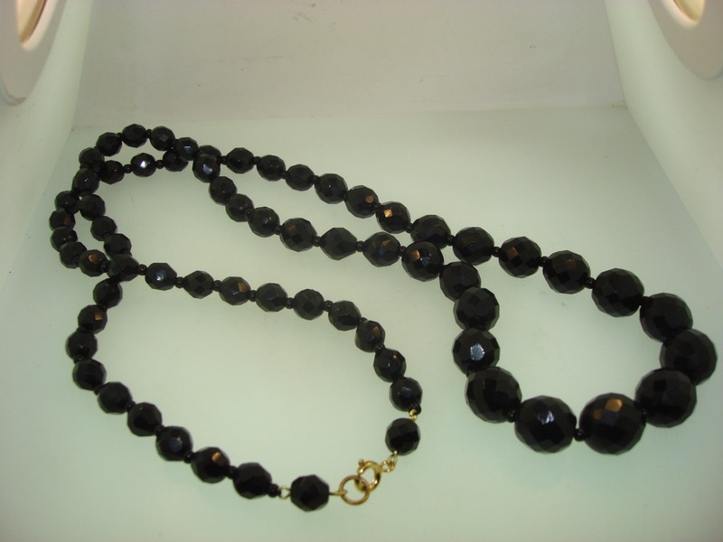 Vintage black glass beaded necklace with graduated design, 1940s-50s
