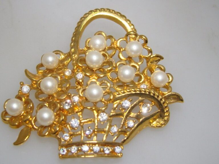 Vintage 1980s Napier gold tone basket pin with faux pearls and rhinestones