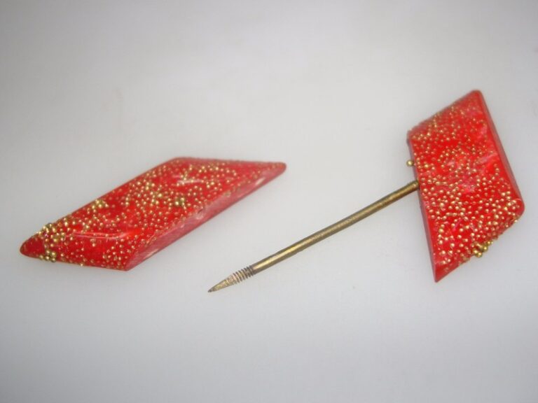 1940s red lucite and gold hat scarf pin