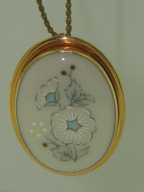 Vintage Lenox 14K gold-filled porcelain flower pendant necklace