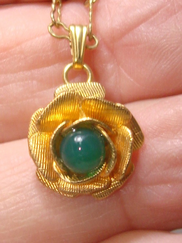 Vintage 12K gold filled flower pendant with emerald glass