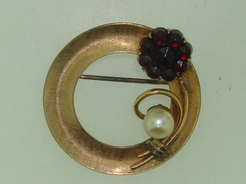 Vintage 1940s AMCO 14K gold filled garnet and pearl pin