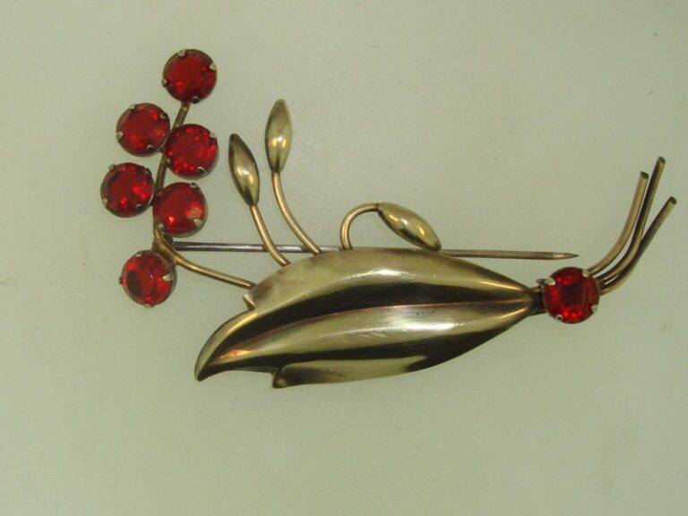 Vintage 1940s Star-Art Red Rhinestone Flower Pin