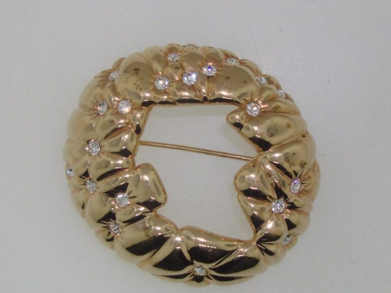 Vintage Swarovski signed gold tone floral crystal brooch pin