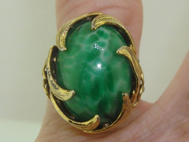 Vintage 1960s Peking Glass Ring with Ornate Filigree and Green Cabochon