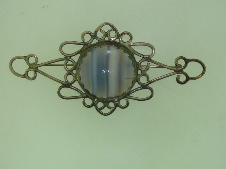 Artisan sterling silver filigree pin with purple and white agate cabochon