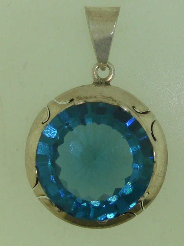 Vintage sterling silver 925 pendant with large blue topaz