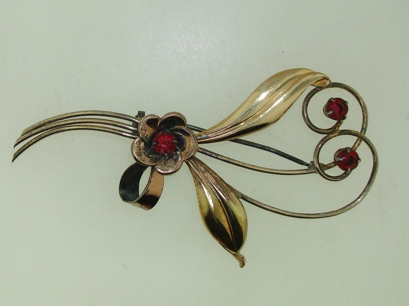 Vintage 1940s Harry Iskin floral pin, gold filled, red rhinestones