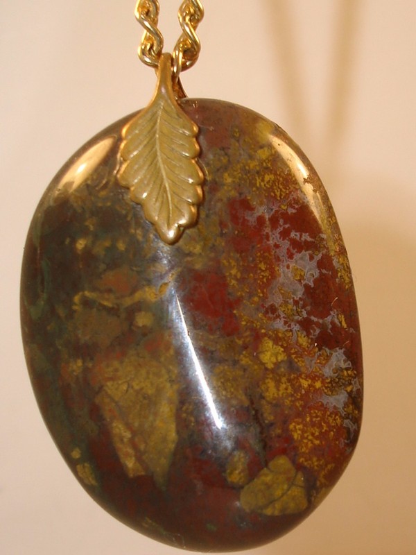 Vintage gold moss agate pendant necklace with a kidney-shaped gemstone