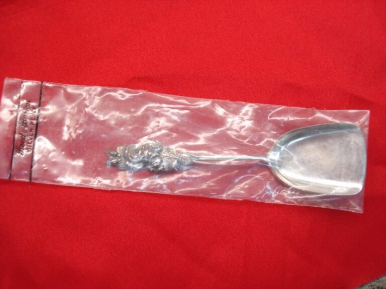Reed & Barton Harlequin Tea Rose Bon-Bon Spoon, vintage silverplate, new in sealed package