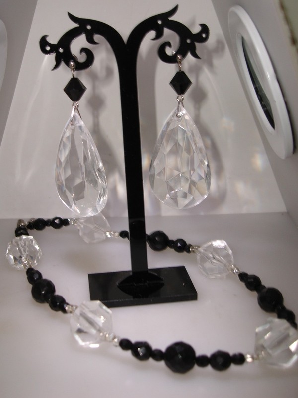 Vintage 1980s lucite prism necklace and earring set in clear and black.