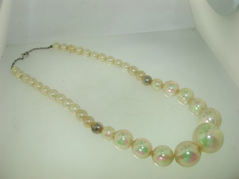 Vintage 1940s iridescent clear glass bubble bead choker necklace