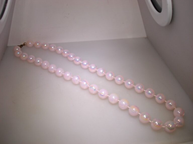 Vintage iridescent pink glass bead necklace, 1950s