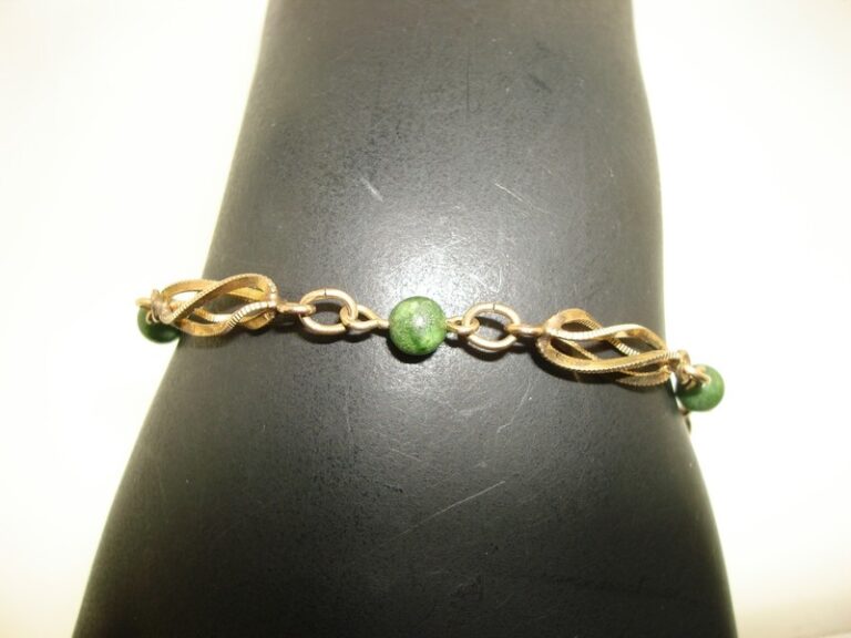 Vintage 1960s gold-filled jade bead bracelet