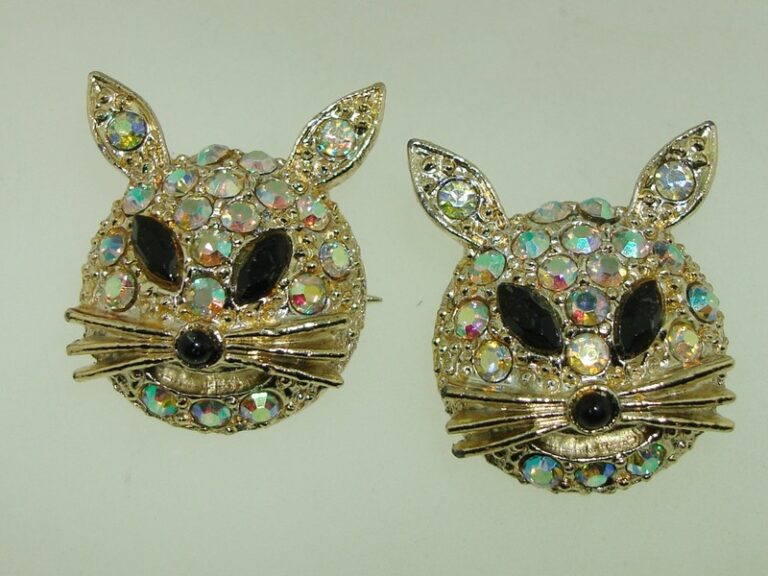 Pair of vintage 1970s gold-tone cat scatter pins with Aurora Borealis rhinestones