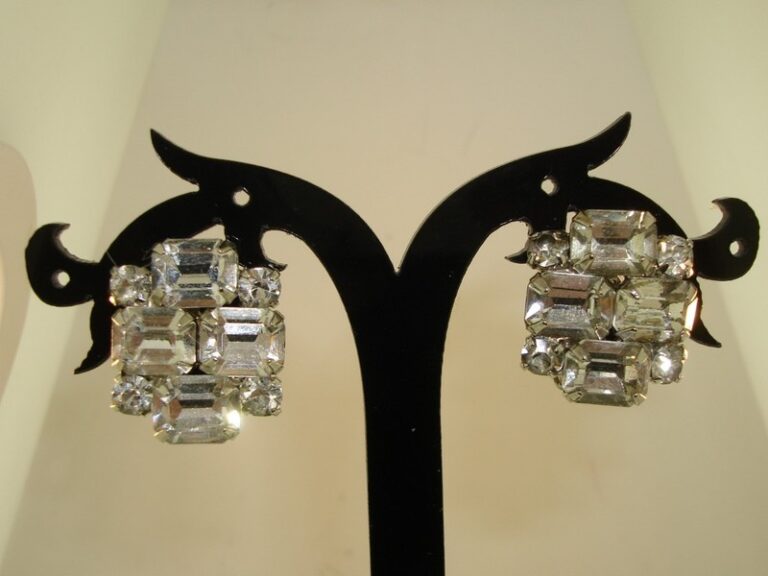 Vintage Weiss emerald and rhinestone clip-on earrings from the 1950s