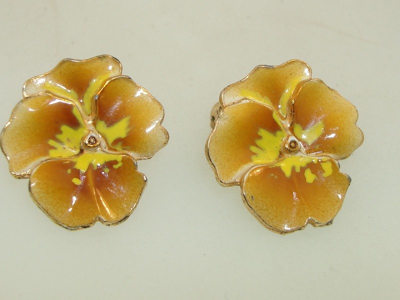Vintage 1960s-70s gold-tone enamel pansy clip-on earrings