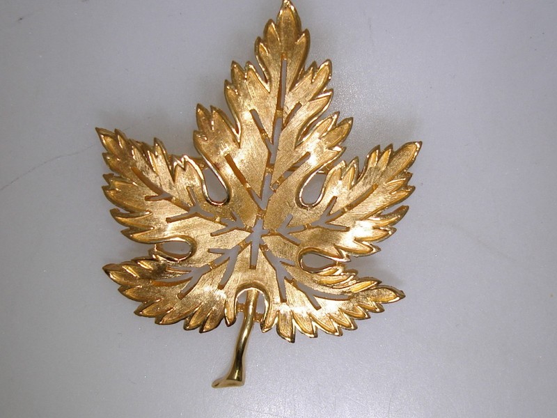 Vintage Crown Trifari gold-tone maple leaf pin, 1950s-60s